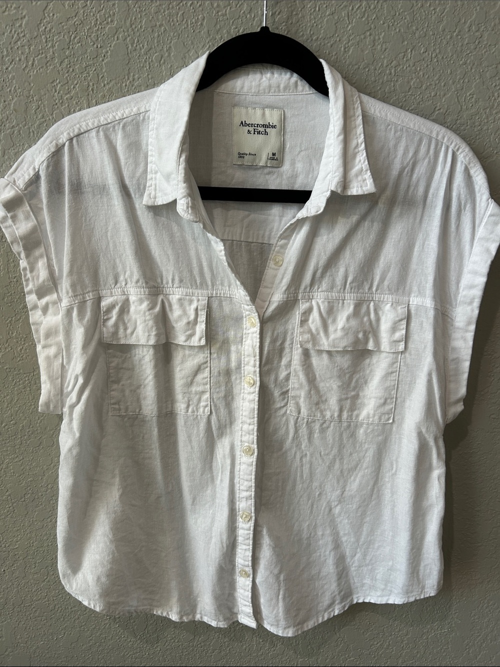 Abercrombie & Fitch White Short Sleeve Button-Down Shirt with Chest Pockets